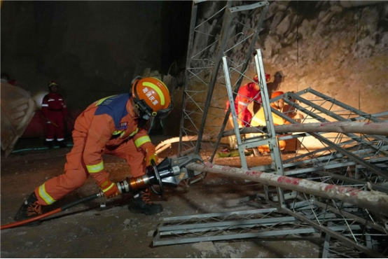 03 渝萬高鐵隧道火災及坍塌事故 綜合應急演練在站前8標成功舉行631.png