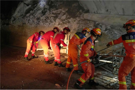 03 渝萬高鐵隧道火災及坍塌事故 綜合應急演練在站前8標成功舉行764.png